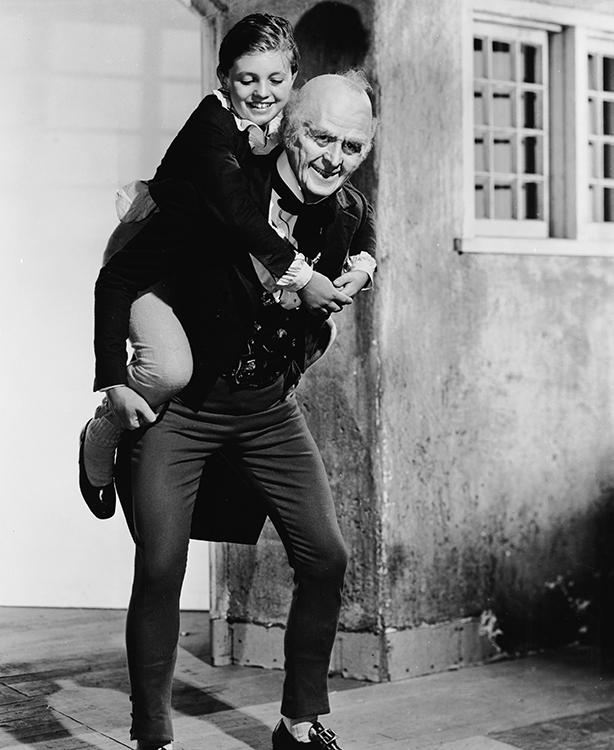 Reginald Owen as Ebenezer Scrooge with Terry Kilburn as Tiny Tim