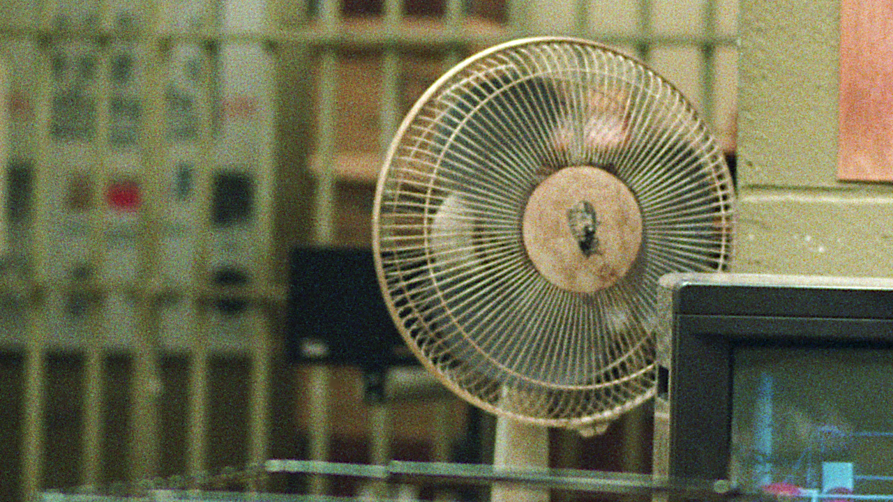 16 Blocks: image of jail and fan